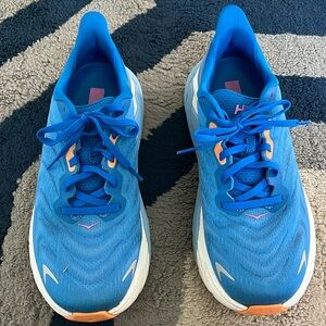 Hold Arahi 6 Runners